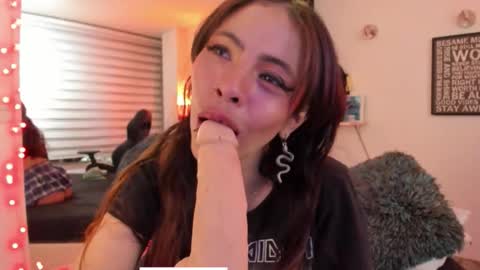 Snapshot of gabys_davisx chatting on 10.30.25 Gabby online show from 10.30.25