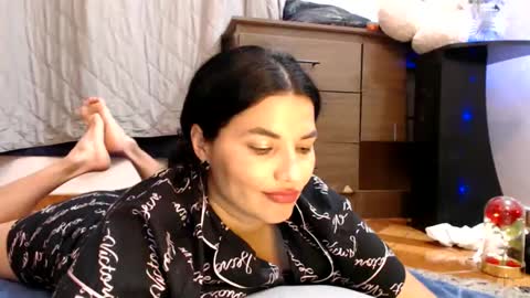 Snapshot of gabysot chatting on 02.15.25 gabysot online show from 02.15.25