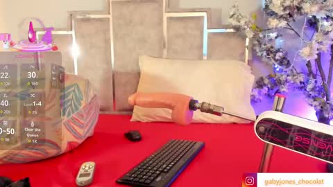 Snapshot of gabyyjones chatting on 10.04.25 gabyyjones online show from 10.04.25