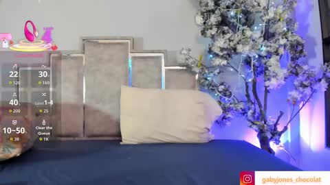 Snapshot of gabyyjones chatting on 10.05.25 gabyyjones online show from 10.05.25