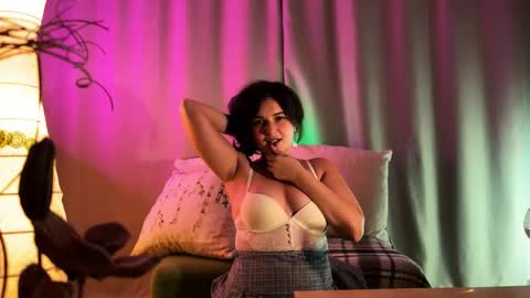 Snapshot of gadgetbaby chatting on 10.15.25 gadgetbaby online show from 10.15.25