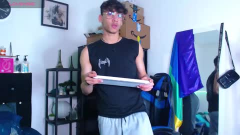 Snapshot of gael_jones chatting on 10.05.25 gael_jones online show from 10.05.25