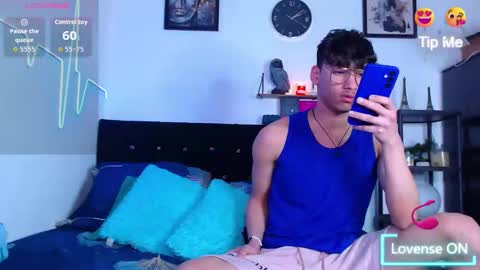 Snapshot of gael_jones chatting on 10.06.25 gael_jones online show from 10.06.25