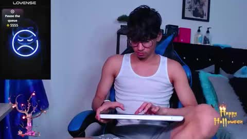 Snapshot of gael_jones chatting on 10.15.25 gael_jones online show from 10.15.25