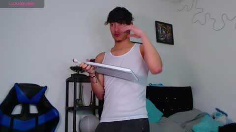 Snapshot of gael_jones chatting on 10.27.25 gael_jones online show from 10.27.25