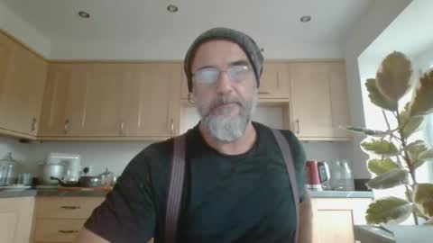 Snapshot of galacx chatting on 10.03.25 galacx online show from 10.03.25