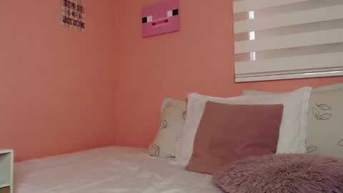 Snapshot of galayounng_ chatting on 02.19.25 Gala Y online show from 02.19.25