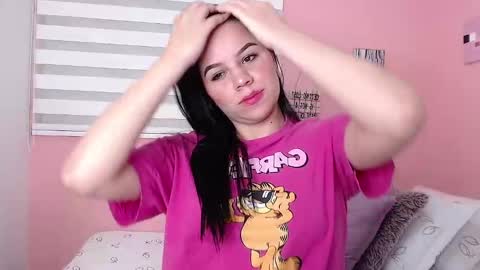 Snapshot of galayounng_ chatting on 03.05.25 Gala Y online show from 03.05.25