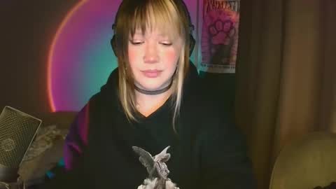 Snapshot of gamergirl01 chatting on 12.21.25 Alex brb in 2 hours online show from 12.21.25