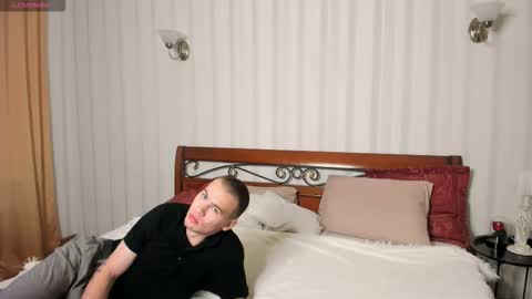 Max and Eva online show from 10.08.25