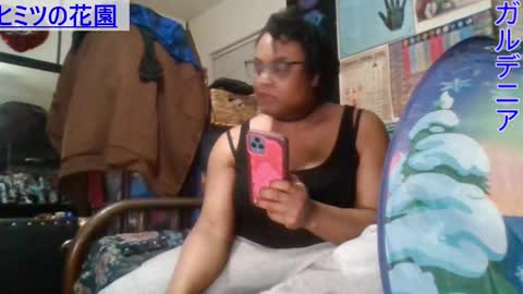 Snapshot of gardeniaspear chatting on 01.19.25 Gardenia online show from 01.19.25