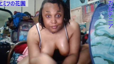 Snapshot of gardeniaspear chatting on 02.05.25 Gardenia online show from 02.05.25