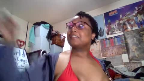 Snapshot of gardeniaspear chatting on 10.21.25 Gardenia online show from 10.21.25