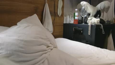 Snapshot of gardens_emmannuelle chatting on 11.16.25 Rose online show from 11.16.25