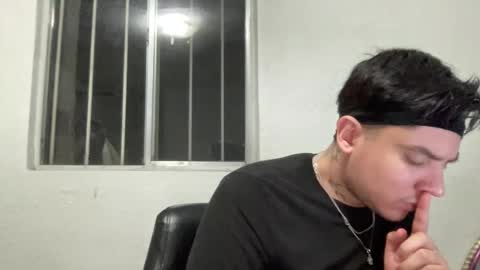 Snapshot of garypinepineapple chatting on 04.23.26 garypinepineapple online show from 04.23.26