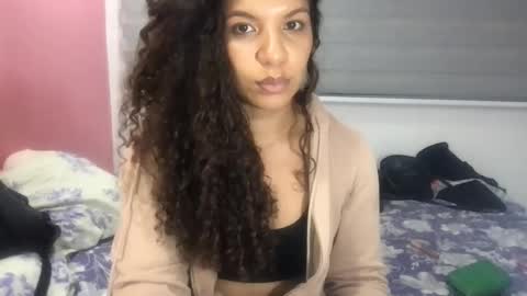 Snapshot of gatubelahotxxx chatting on 09.30.25 gatubelahotxxx online show from 09.30.25