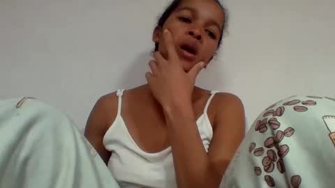 Snapshot of gelmene chatting on 06.16.26 gelmene online show from 06.16.26