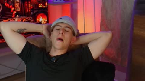 Snapshot of gemdominus chatting on 11.01.25 Gem Dominus online show from 11.01.25