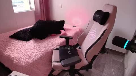 Snapshot of geminis11 chatting on 12.15.25 geminis11 online show from 12.15.25