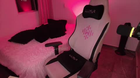 Snapshot of geminis11 chatting on 12.18.25 geminis11 online show from 12.18.25