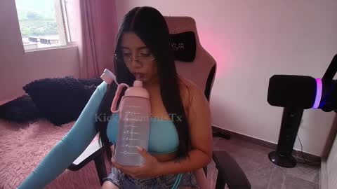 Snapshot of geminis11 chatting on 12.22.25 geminis11 online show from 12.22.25