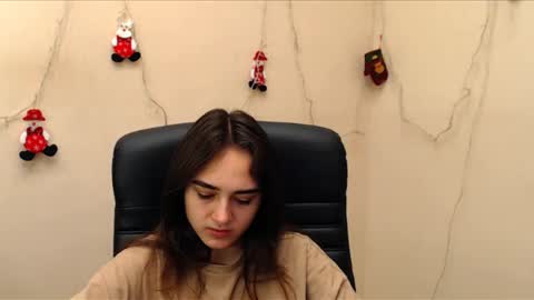 Snapshot of gemma_arterton chatting on 12.28.24 Gemma online show from 12.28.24