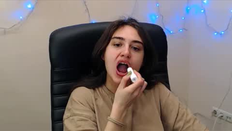 Snapshot of gemma_arterton chatting on 03.05.25 Gemma online show from 03.05.25