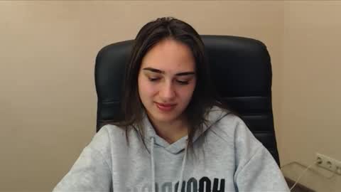 Snapshot of gemma_arterton chatting on 10.15.25 Gemma online show from 10.15.25