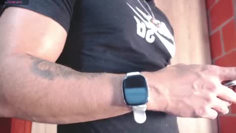 Snapshot of gendersonfit chatting on 06.19.26 gendersonfit online show from 06.19.26