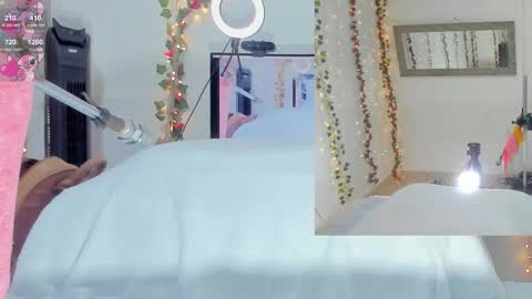 Snapshot of genesis__love_ chatting on 10.03.25 Genesis online show from 10.03.25