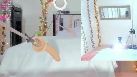 Snapshot of genesis__love_ chatting on 10.04.25 Genesis online show from 10.04.25