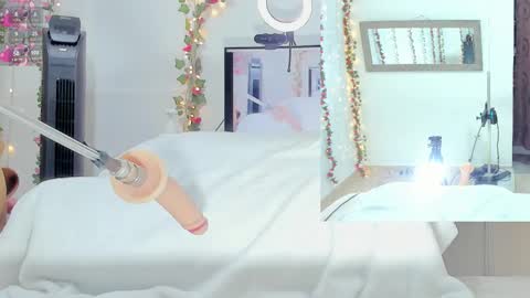 Snapshot of genesis__love_ chatting on 10.06.25 Genesis online show from 10.06.25