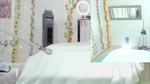 Snapshot of genesis__love_ chatting on 10.07.25 Genesis online show from 10.07.25