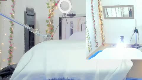 Snapshot of genesis__love_ chatting on 10.08.25 Genesis online show from 10.08.25