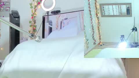 Snapshot of genesis__love_ chatting on 10.29.25 Genesis online show from 10.29.25