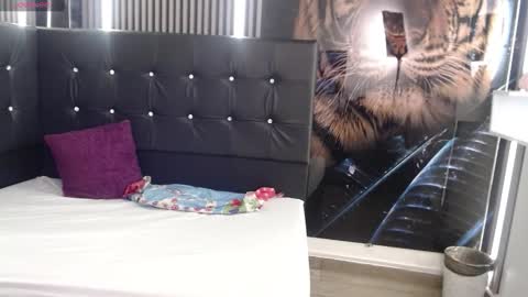 Snapshot of genesisrea__ chatting on 10.04.25 genesisrea__ online show from 10.04.25