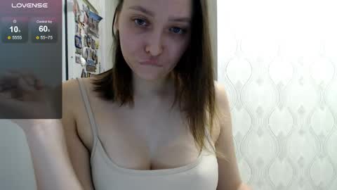 Snapshot of genev__ievee chatting on 04.27.26 genev__ievee online show from 04.27.26