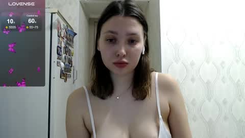 Snapshot of genev__ievee chatting on 05.04.26 genev__ievee online show from 05.04.26