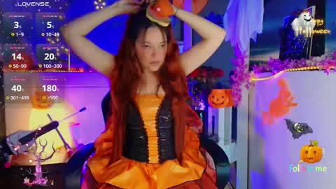 Snapshot of georgina_moschino chatting on 10.31.25 georgina_moschino online show from 10.31.25