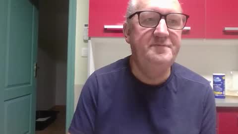 gerardlp131313 online show from 10.28.25