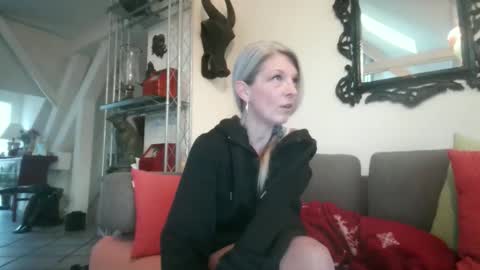 Snapshot of germansweety1 chatting on 11.22.25 germansweety online show from 11.22.25