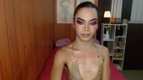 Snapshot of gerogoussidney chatting on 10.26.25 Sidneymorens online show from 10.26.25