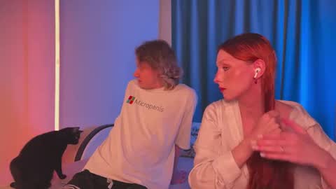 Snapshot of gethigh_ chatting on 06.09.26 Liz and Mark online show from 06.09.26