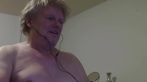 Snapshot of gethyn chatting on 01.07.25 Gethyn online show from 01.07.25