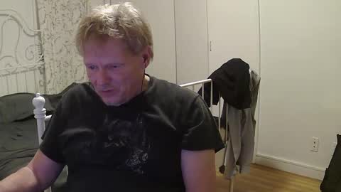 Snapshot of gethyn chatting on 01.20.25 Gethyn online show from 01.20.25