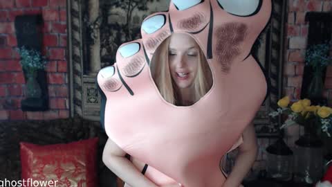 Snapshot of ghostflower chatting on 10.31.25 ghostflower online show from 10.31.25