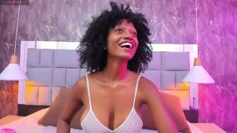 Snapshot of gia_bell chatting on 06.22.26 gia_bell online show from 06.22.26