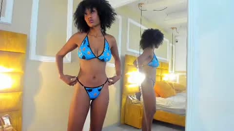 Snapshot of gia_bell chatting on 06.28.26 gia_bell online show from 06.28.26