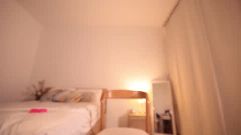 Leo online show from 11.24.25