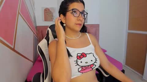 Snapshot of gia_cutee chatting on 10.07.25 Gia online show from 10.07.25